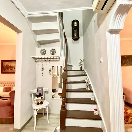 Agni's House Apartmán *